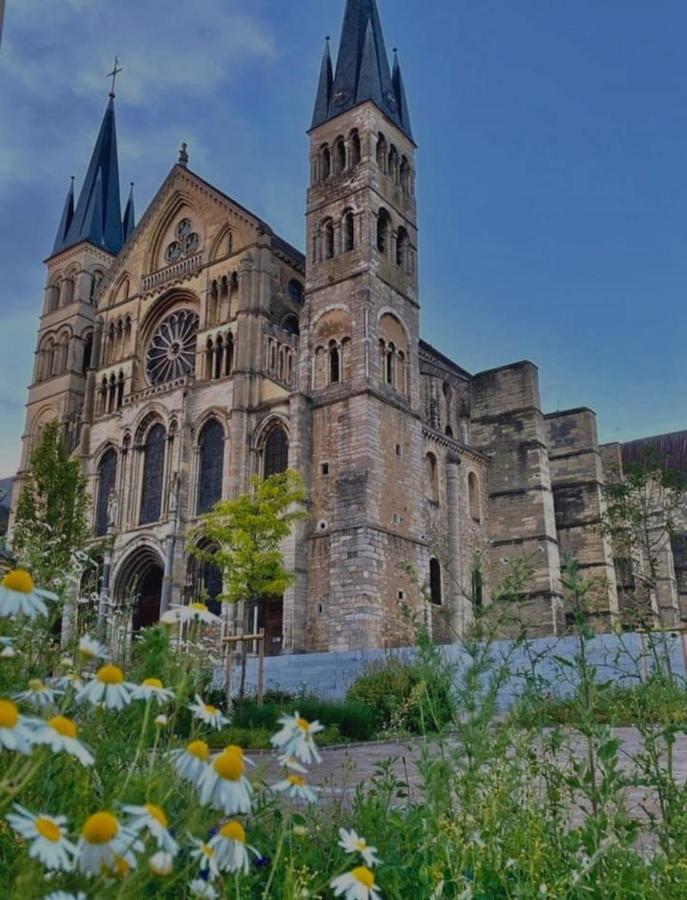La Place Des Sacres, Proche Gare Et Centre Reims Exterior photo